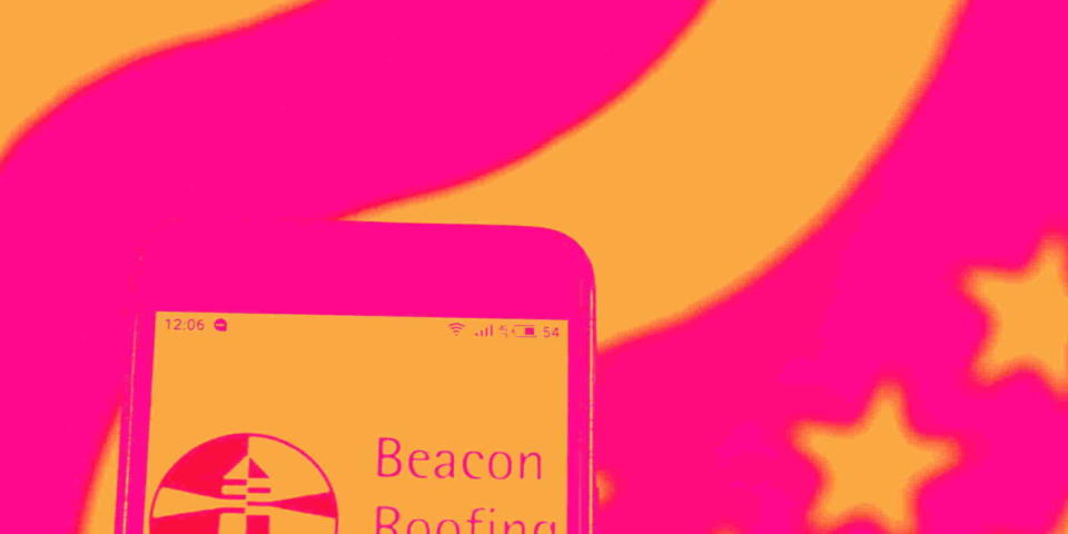 Haruskah Anda Membeli Saham Beacon Roofing Supply Setelah Laporan Q4 2024?