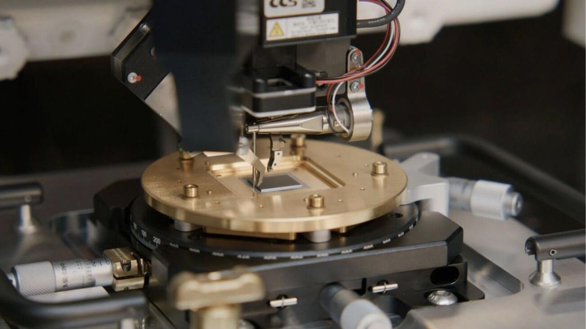 Amazon Perkenalkan Chip Kuantum ‘Ocelot’ untuk Komputer Kuantum Lebih Andal dan Murah