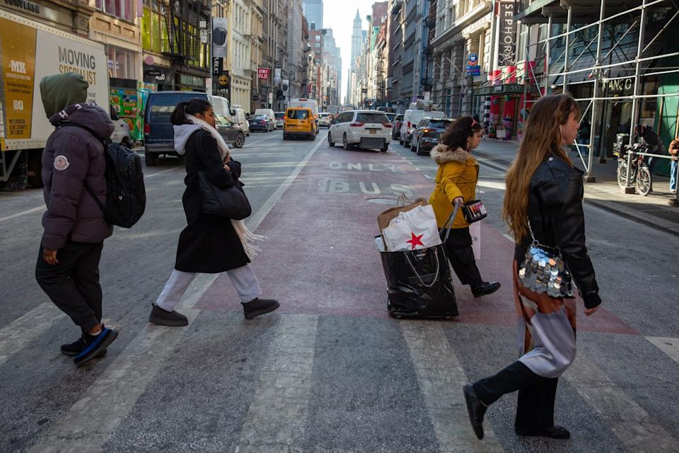 Inflasi Melambat dan Pengeluaran Turun, Apa Dampaknya ke Ekonomi AS?