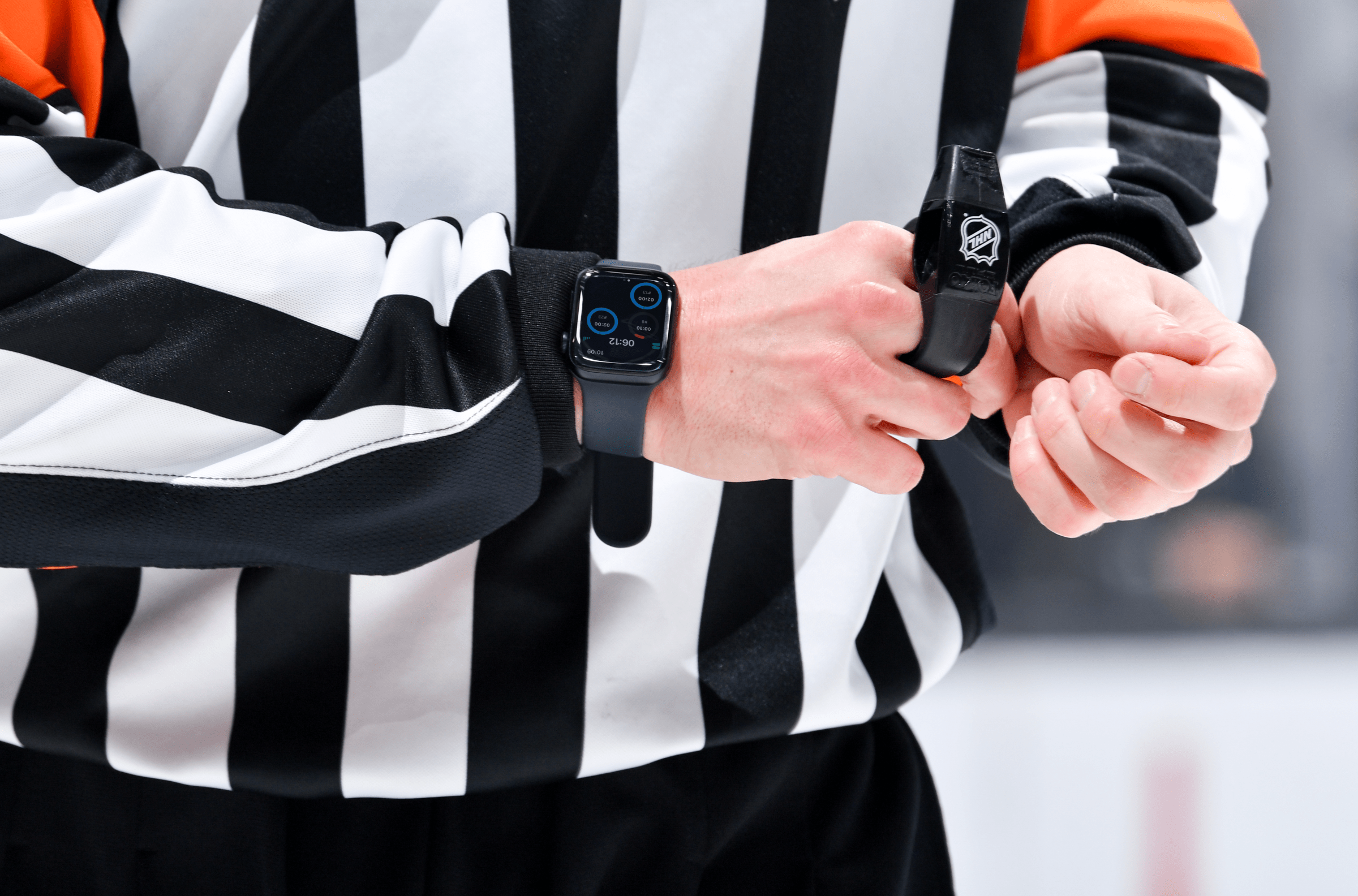 Apple Watch Bantu Wasit NHL Pantau Waktu dan Penalti Tanpa Gangguan