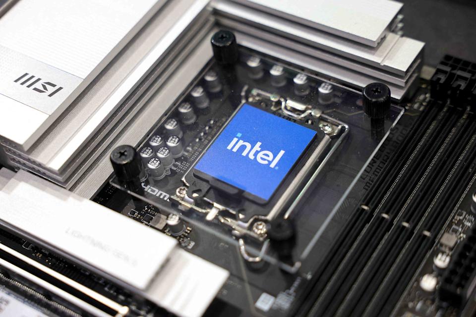 Intel Tunda Buka Pabrik Chip Baru di Ohio Akibat Permintaan Pasar Lemah