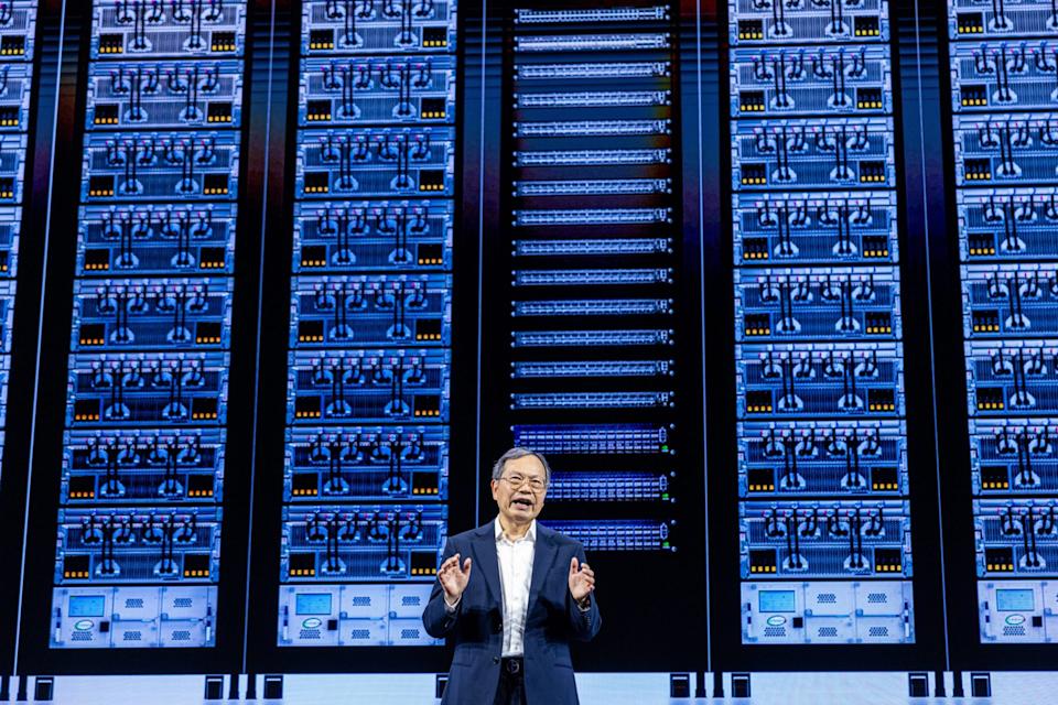 Eksekutif Super Micro Jual Saham Saat Perusahaan Hadapi Masalah Keuangan Berat