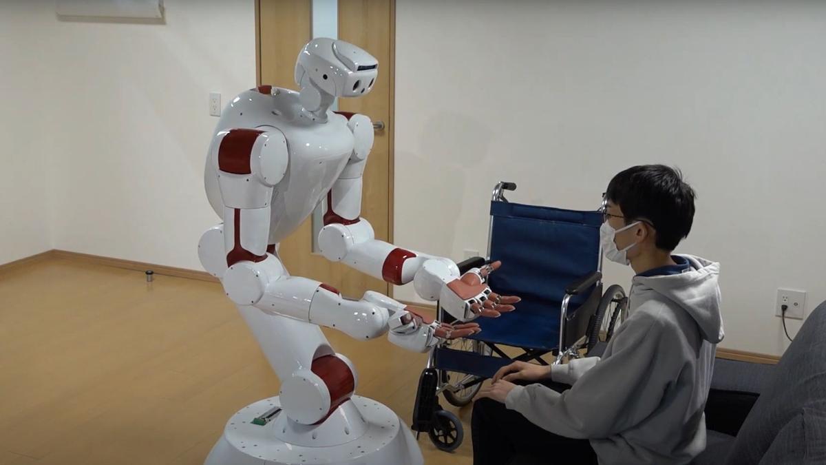 Robot Humanoid AIREC Solusi Teknologi Atasi Kekurangan Perawat Lansia di Jepang