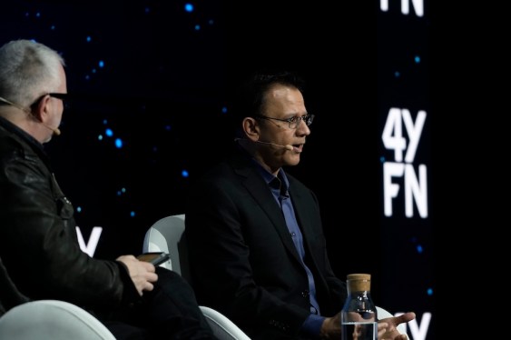 Amazon Integrasikan AI Secara Menyeluruh dan Hadapi Tantangan Geopolitik