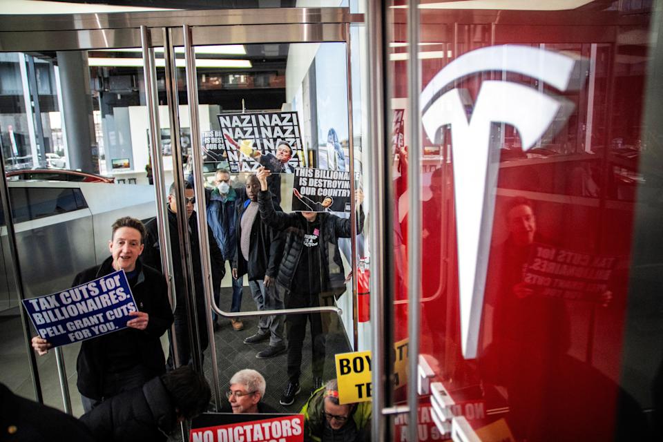 Saham Tesla Diprediksi Naik, Target Harga Rp 7.07 juta ($430) di Tengah Transisi ke AI dan Robotika