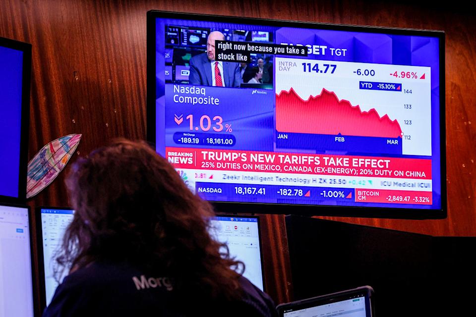 Pasar Saham AS Turun Tajam Karena Tarif Trump dan Kekhawatiran Ekonomi