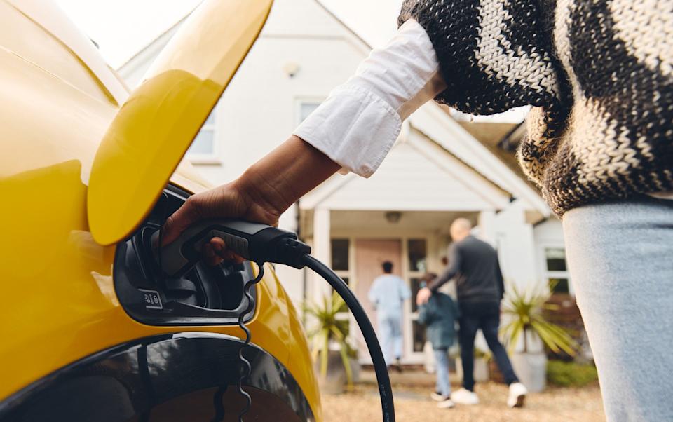 Pajak Baru 2.000 Pound Picu Lonjakan Pembelian Mobil Listrik Sebelum April