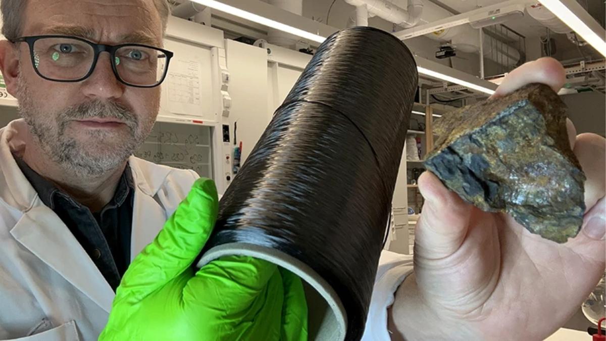 Metode Ramah Lingkungan KTH Sintesis Graphene Oxide dari Serat Karbon
