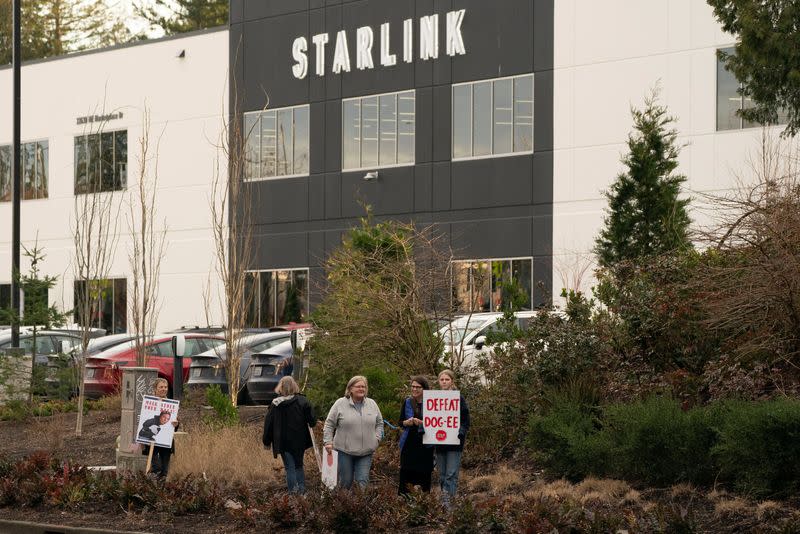 SpaceX Tegaskan Starlink Tidak Ambil Alih Kontrak Telekomunikasi FCC