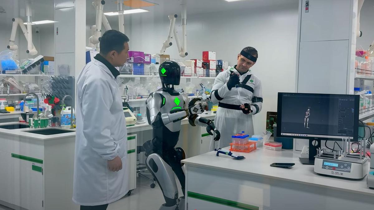 Robot Humanoid AI Pertama Mempercepat Penemuan Obat di Laboratorium Modern