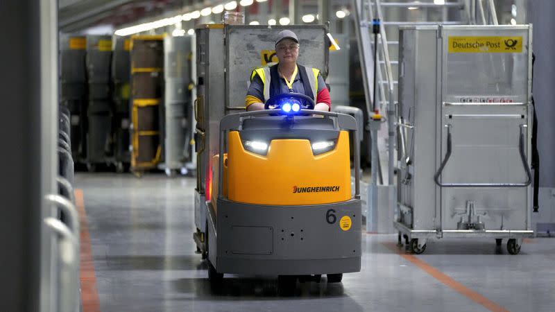 DHL Pangkas 8.000 Pekerjaan di Divisi Jerman karena Penurunan Bisnis