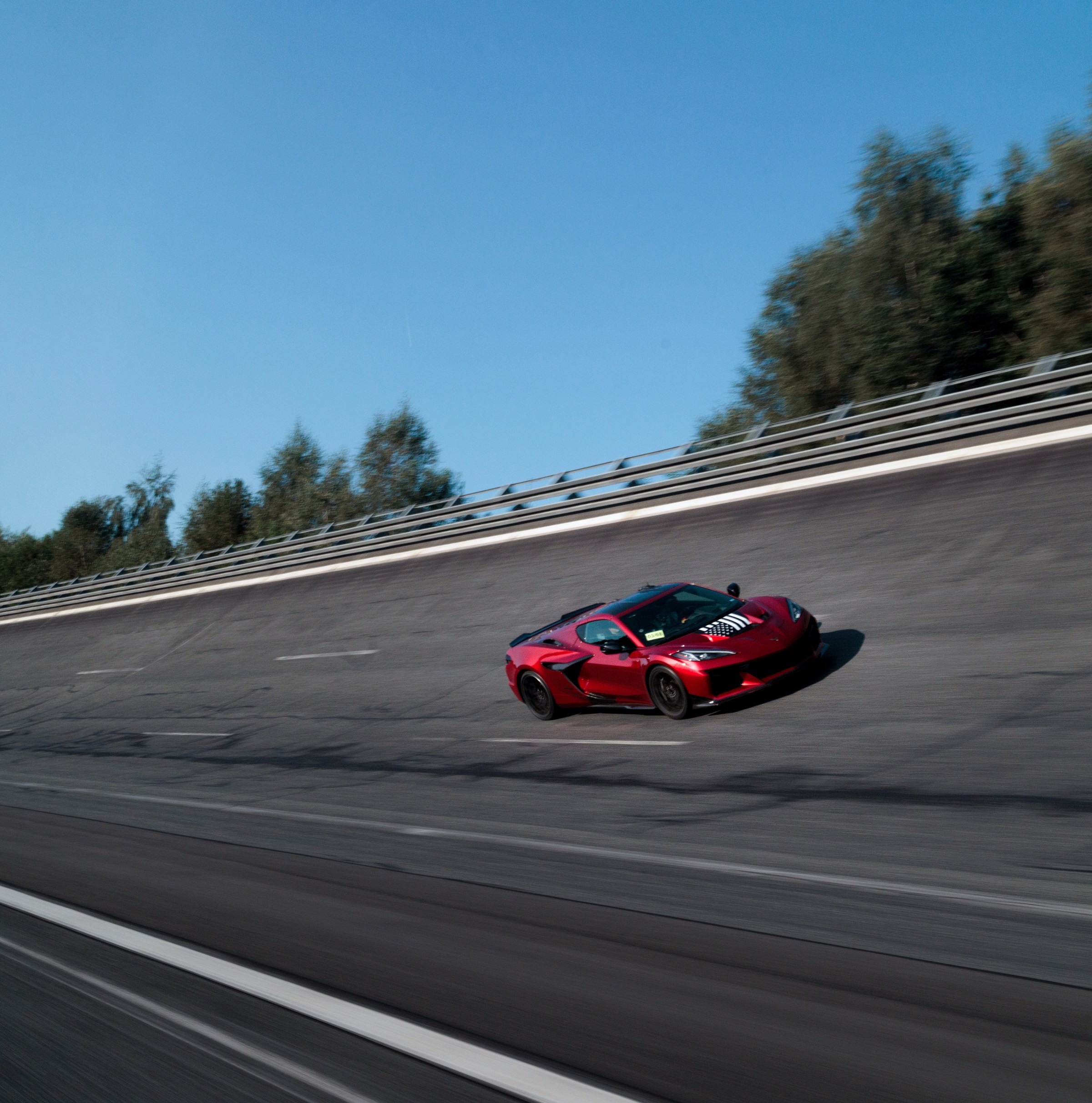 Chevrolet Corvette ZR1: Mobil Produksi Tercepat di Bawah Satu Juta Dolar