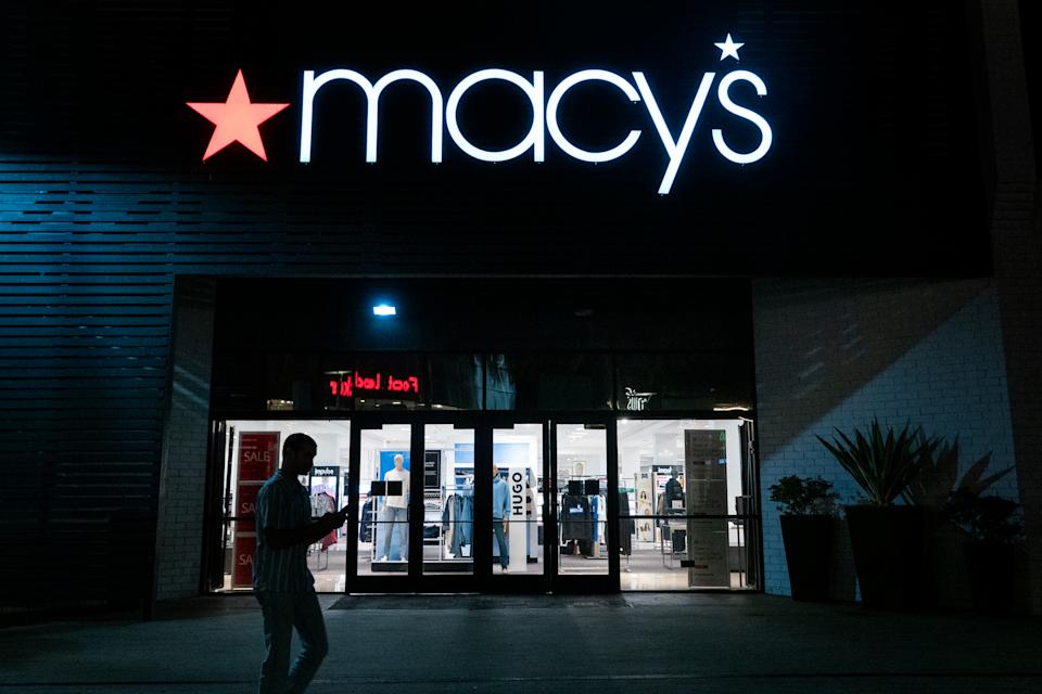Macy's Hadapi Tekanan Tarif dan Konsumen, Proyeksi Pendapatan Menurun