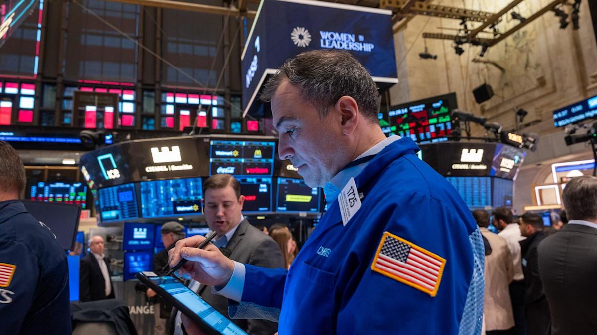 Saham AS Turun Tajam Karena Dampak Tarif Trump pada Industri Otomotif