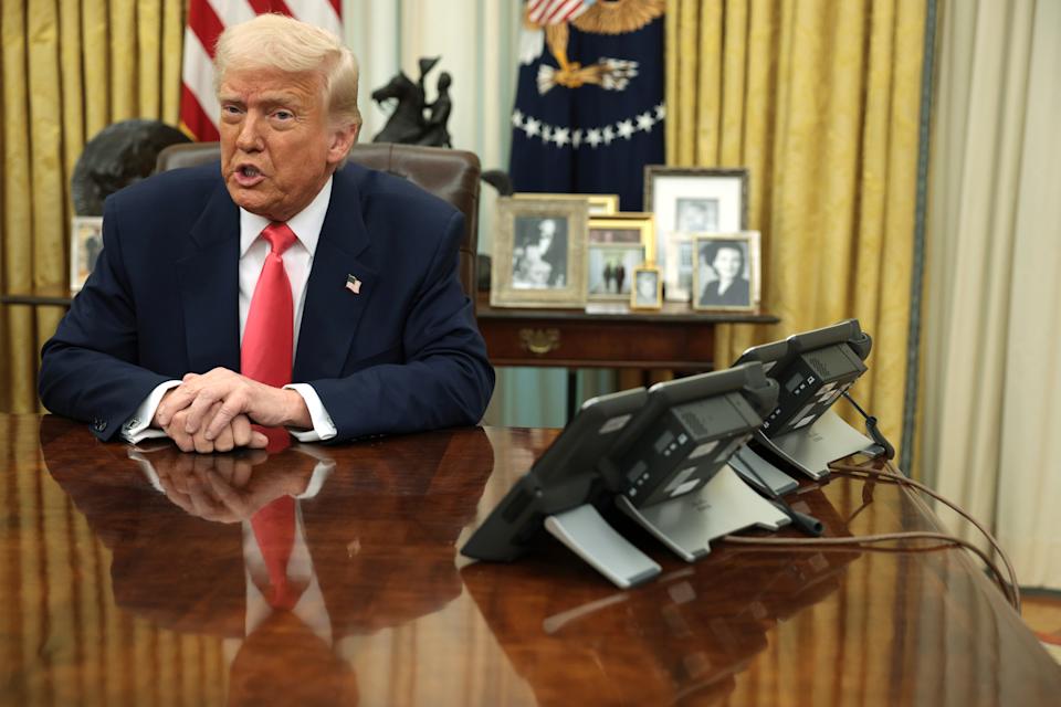 Kebingungan Tarif Trump Guncang Pasar dan Investor Menunggu Kepastian