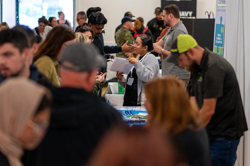 Pasar Tenaga Kerja Kanada Melambat Akibat Ketidakpastian Tarif Perdagangan AS