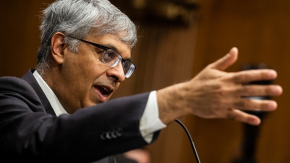 Kontroversi Penunjukan Jay Bhattacharya sebagai Direktur NIH di Tengah Krisis Riset