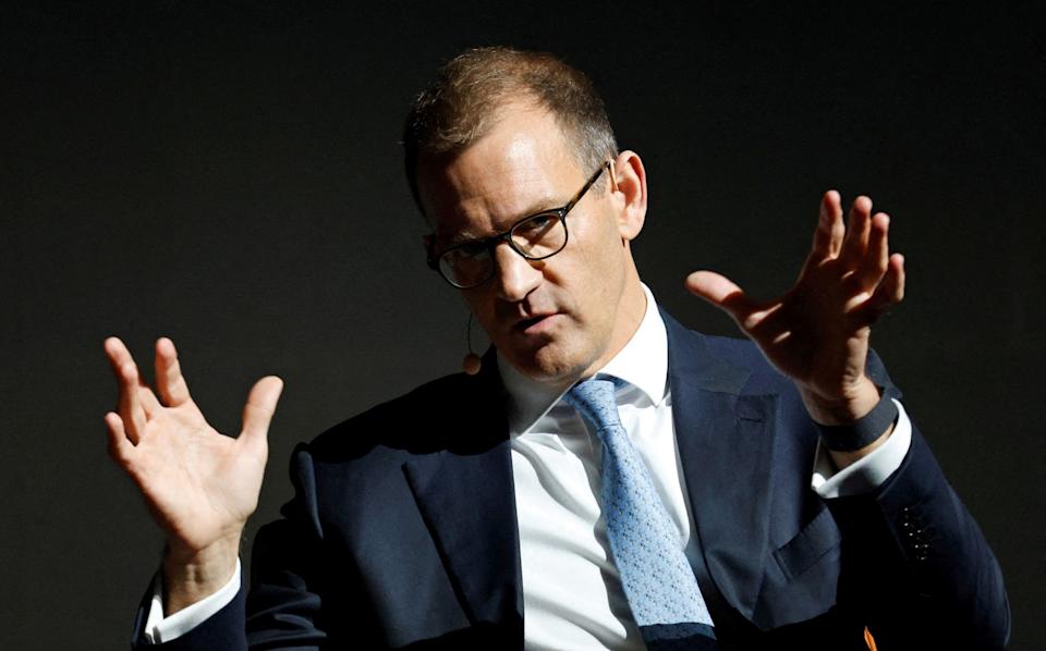 Royal Mail Naikkan Harga Perangko Saat Akusisi Oleh Miliarder Ceko