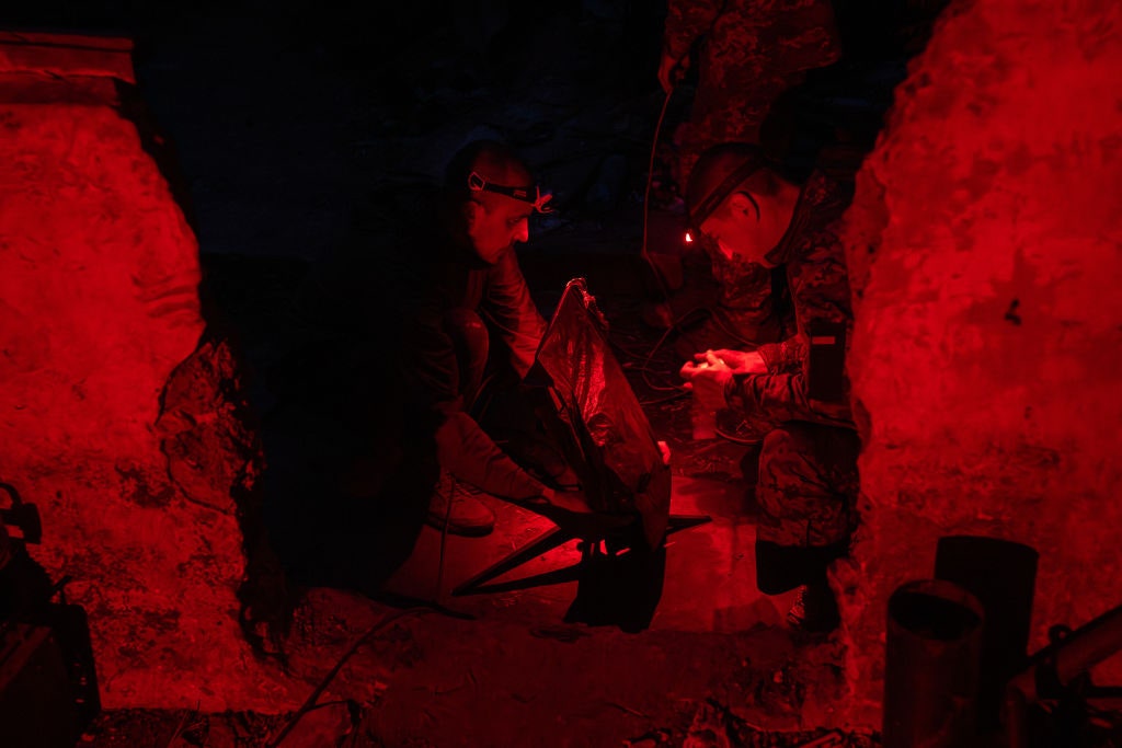 Ketergantungan Ukraina pada Starlink: Solusi Kritis tapi Rentan di Zona Perang