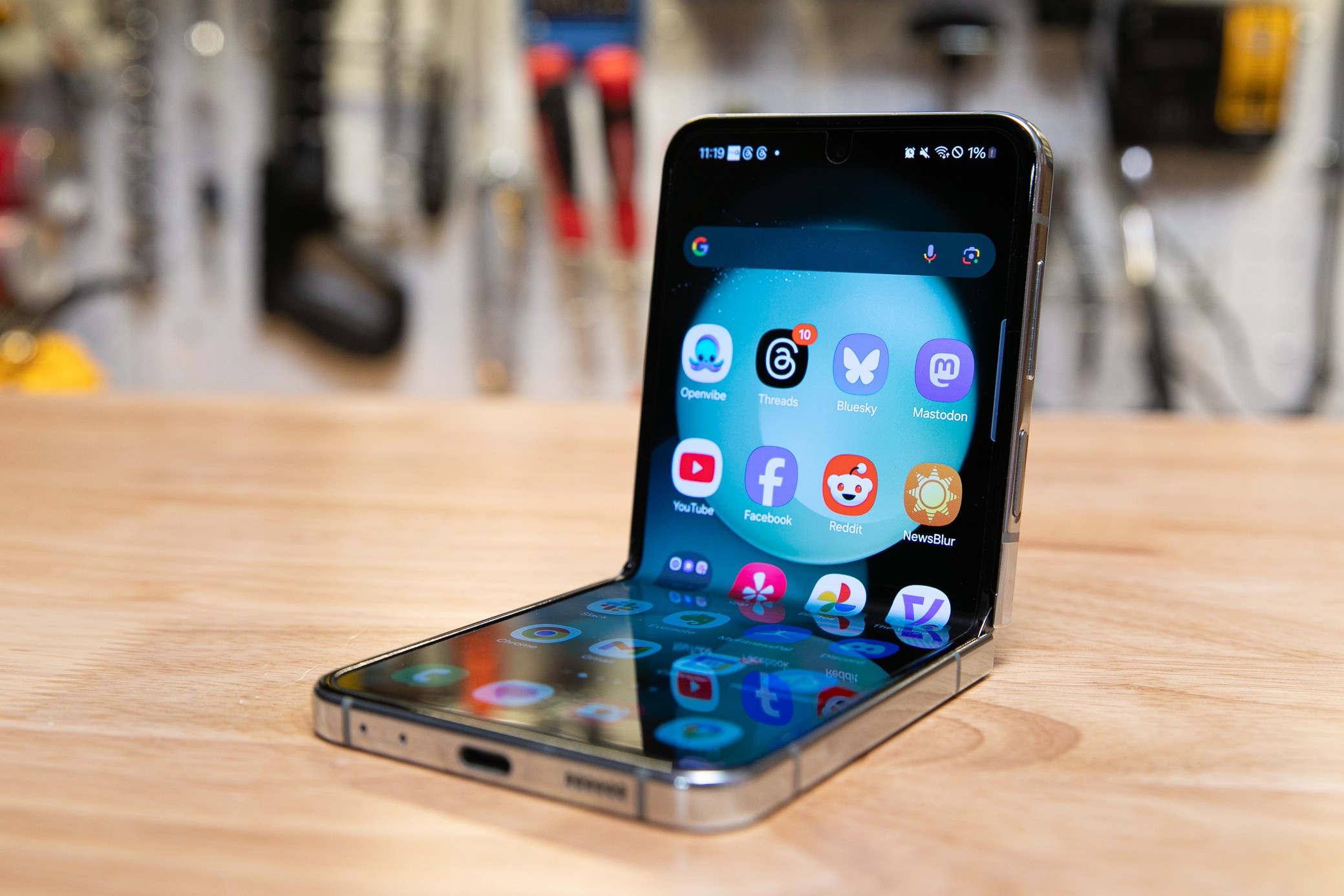 Pengalaman Pengguna Z Flip 5: Baterai Lemah dan Kekecewaan Fitur Lipat