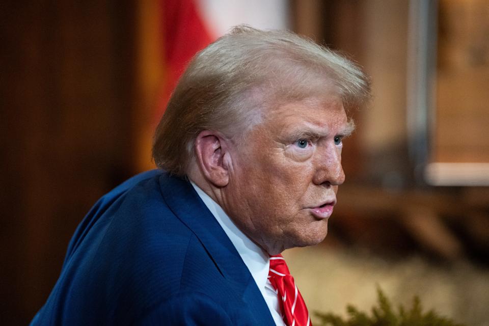 Trump Hentikan Sementara Tarif Impor untuk Lindungi Industri Mobil AS