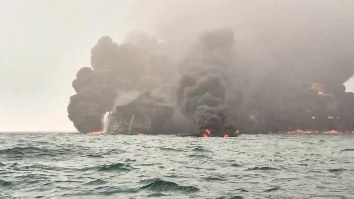 Tabrakan Kapal di Laut Utara Sebabkan Kebakaran Besar dan Kekhawatiran Lingkungan