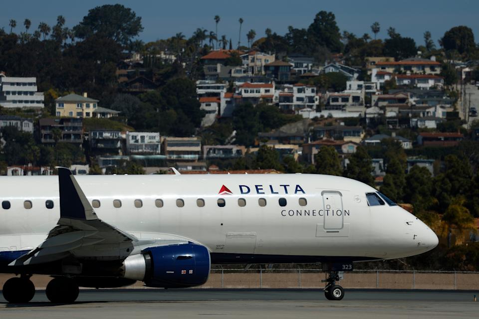 Delta Air Lines Turunkan Proyeksi Pendapatan karena Konsumen Mulai Ragu