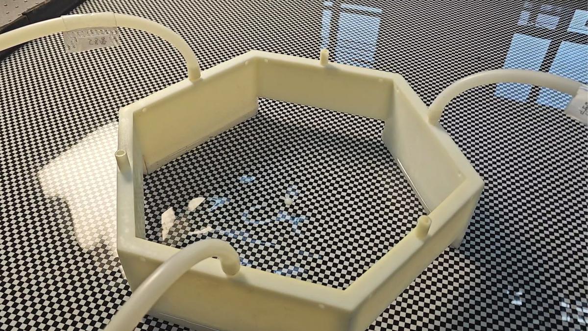 Teknologi Baru Membengkokkan Gelombang Air untuk Memindahkan Objek Mengapung