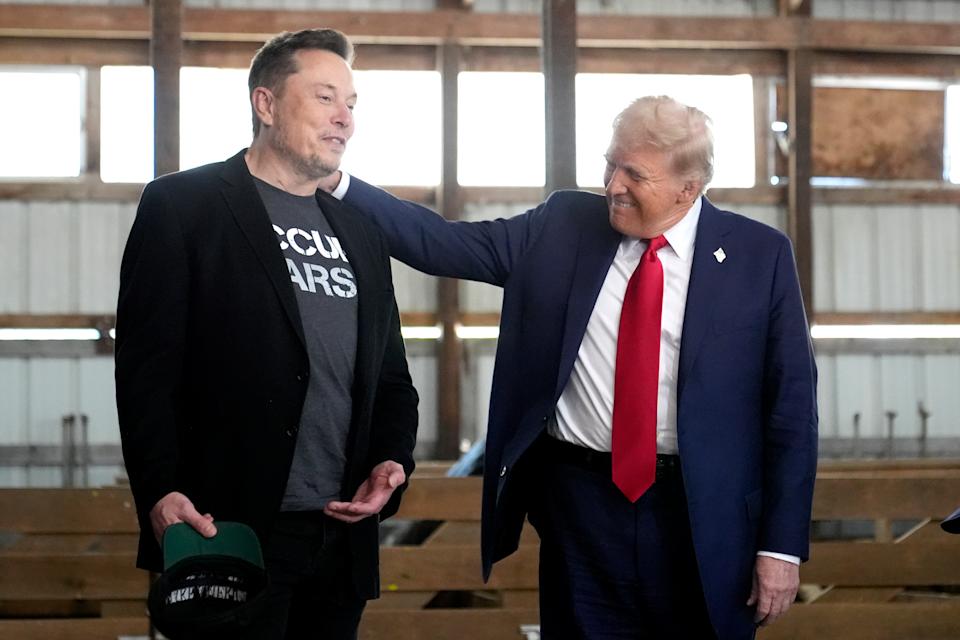 Trump Beli Tesla untuk Dukung Elon Musk di Tengah Tekanan Politik dan Finansial