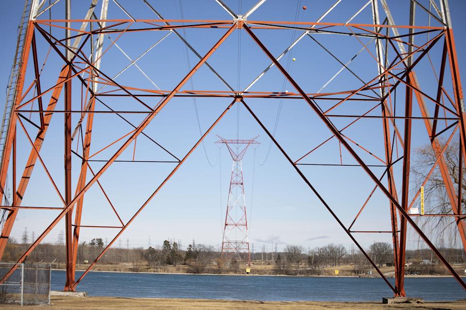 Ketegangan Dagang Kanada-AS Meningkat, Tarif Listrik dan Baja Jadi Senjata Trade War