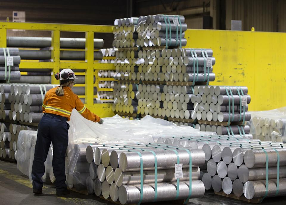 Trump Naikkan Tarif Baja ke Kanada Jadi 50%, Perang Dagang Memanas