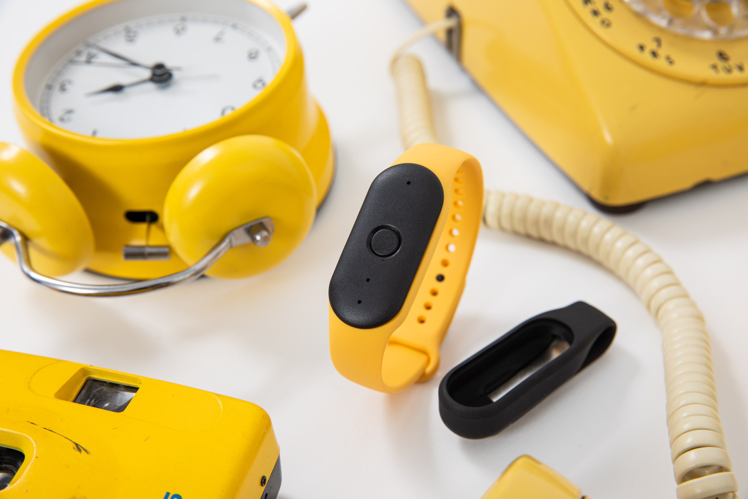 Bee: Wearable AI yang Membantu Memori, Tapi Belum Sempurna dan Kontroversial