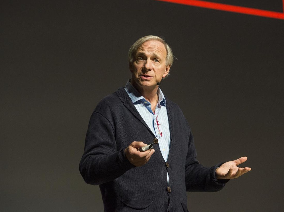 Tarif Impor Trump Picu Ketegangan Dunia dan Ancaman Resesi AS 2025