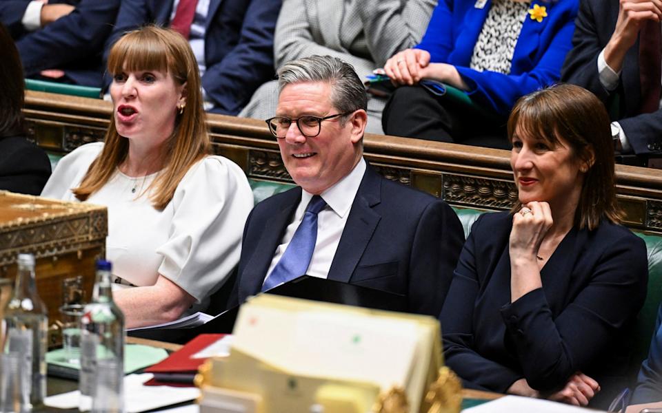 Pensiunan Bayar Pajak Lebih Banyak daripada Generasi Muda di Inggris