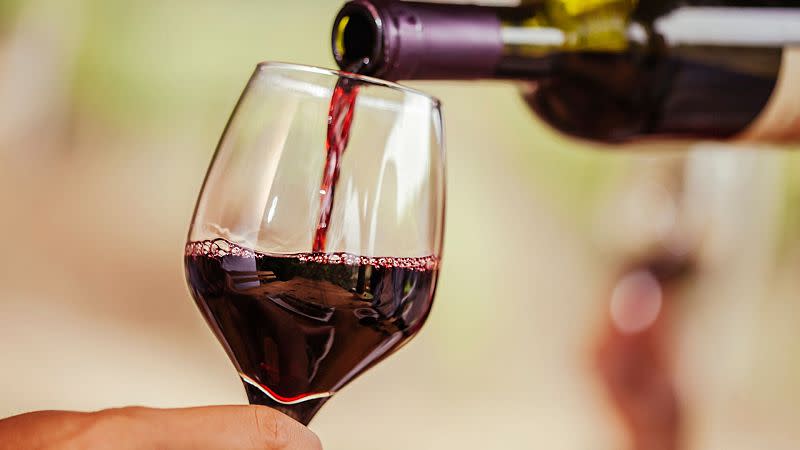 Trump Ancam Tarif 200% Pada Anggur Eropa, Saham Minuman Terpengaruh