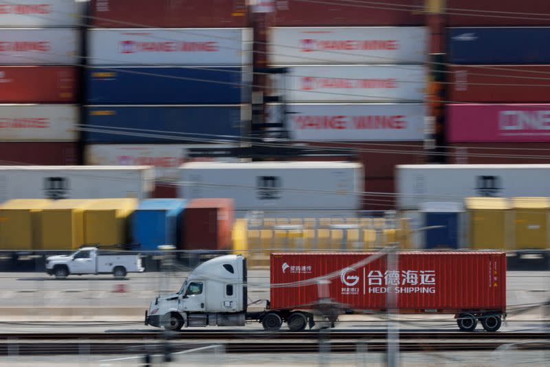 China Tolak Usulan Tarif AS untuk Kapal, Bahaya Ganggu Rantai Pasok Global