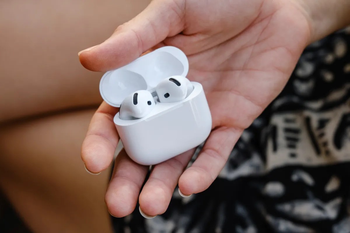 Diskon Terbesar AirPods 4: Fitur Unggulan di Balik Harga Murah