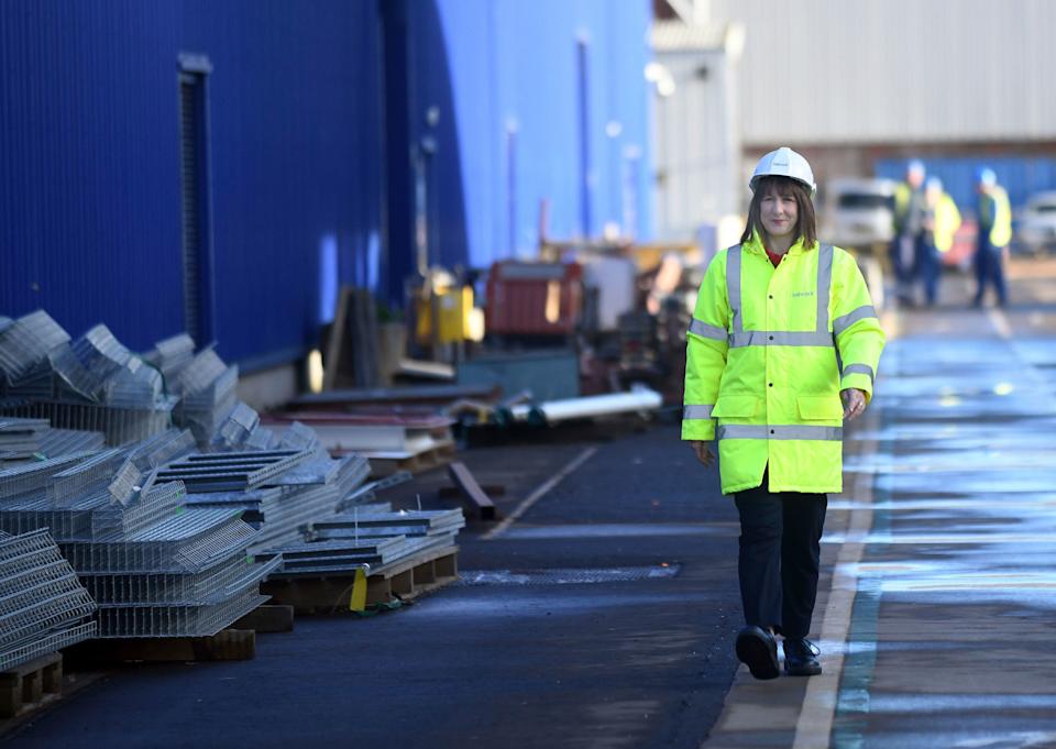 Ekonomi Inggris Turun di Januari, Tekanan Besar bagi Menteri Keuangan Rachel Reeves