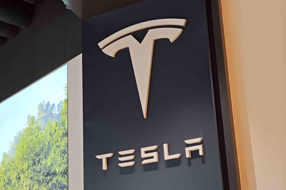 Saham Tesla Turun Tajam, Analis Prediksi Harga Bisa Anjlok Lagi