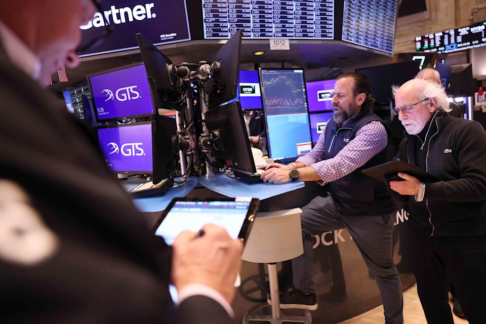 S&P 500 Naik 2,1% Setelah Kekhawatiran Shutdown Mereda dan Kinerja Perusahaan Mengejutkan