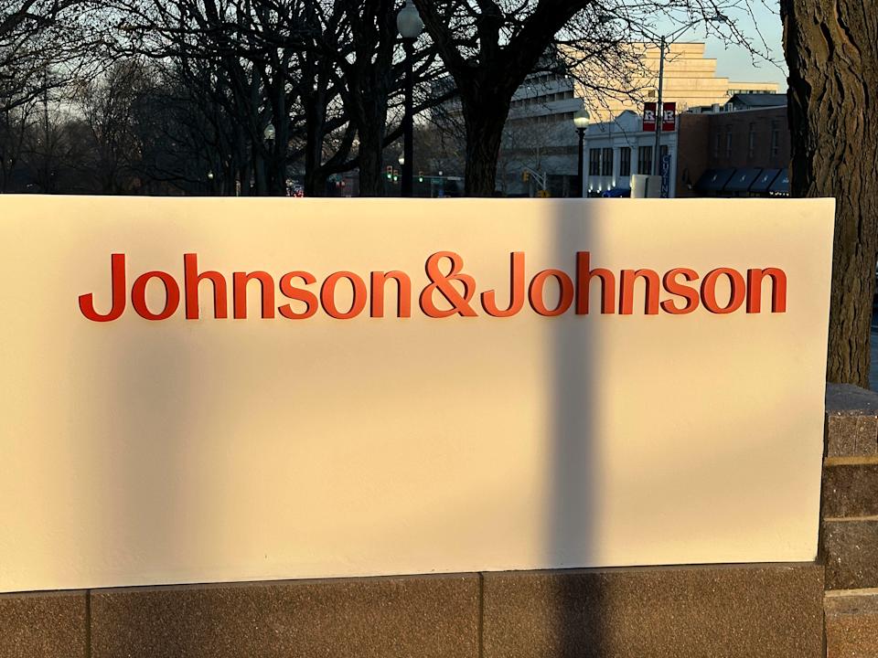 Johnson & Johnson dan ChemImage Bertarung di Pengadilan soal Kontrak Robot Bedah AI