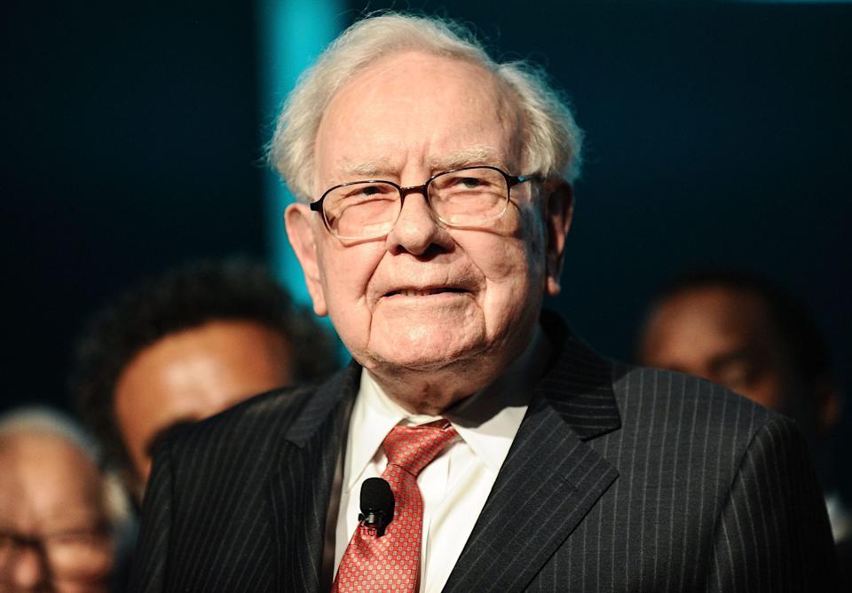 Warren Buffett Raup Rp5.000 Triliun, Siap Intip Peluang di Pasar Internasional