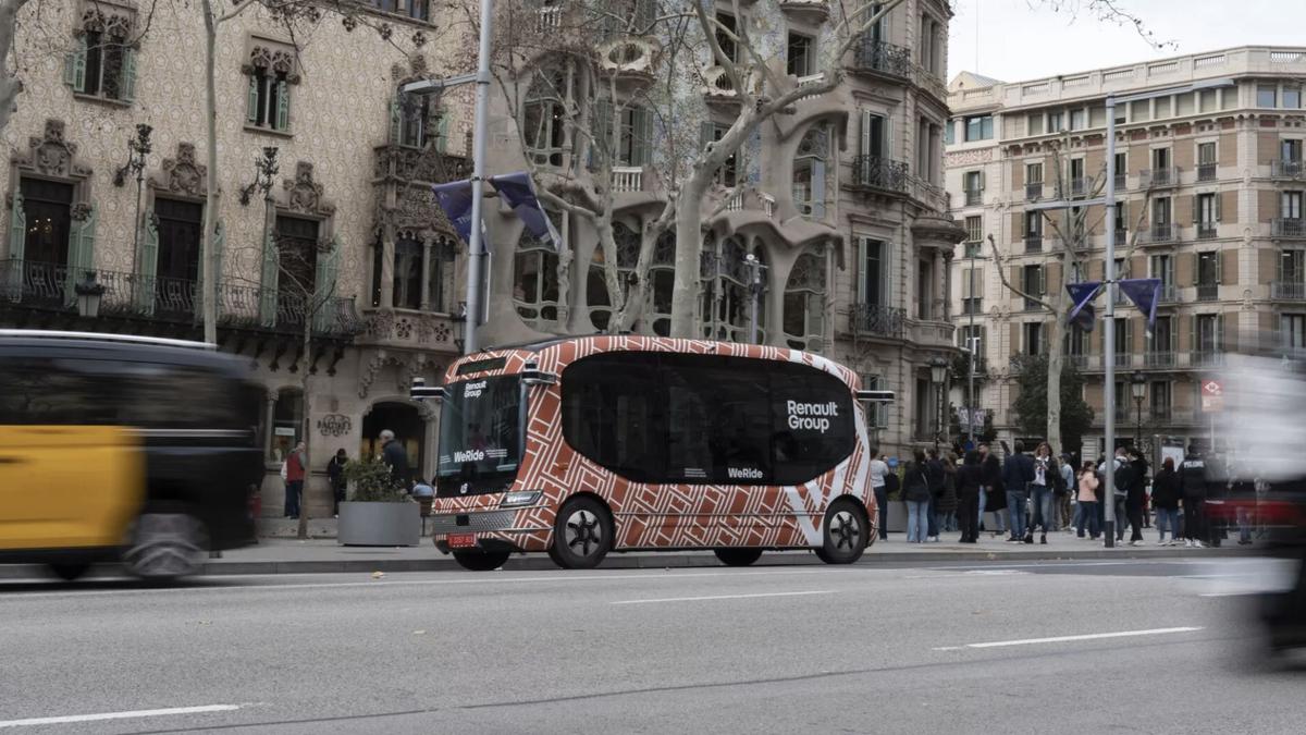 Renault Hadirkan Minibus Otonom untuk Uji Transportasi Publik Masa Depan di Barcelona