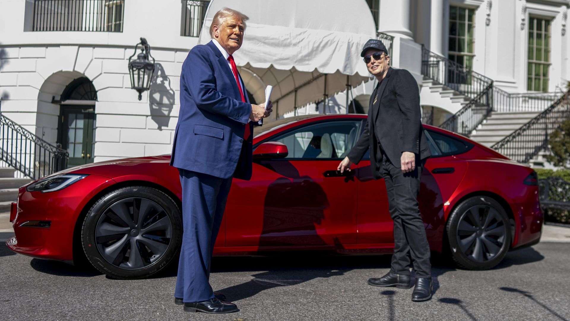 Dukungan Trump untuk Tesla: Pengaruh Politik Terhadap Penjualan dan Citra Merek