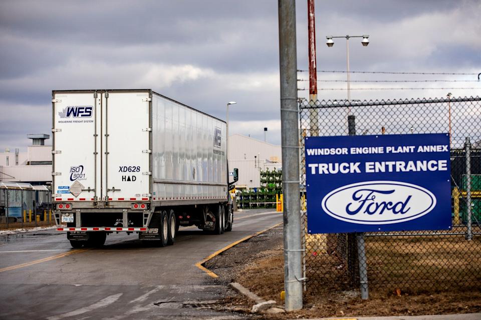 Kebijakan Tarif Trump Menghambat Investasi Otomotif, Volkswagen dan Ford Berjuang