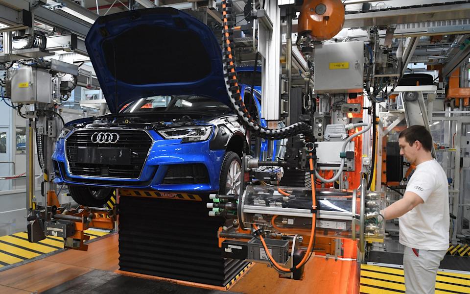 Audi Pangkas 7.500 Pekerjaan Demi Transisi Menuju Mobil Listrik
