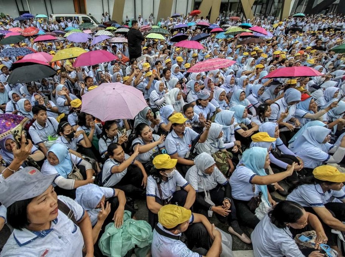 Menaker Pastikan Hak Pekerja Sritex Terpenuhi dan Peluang Kerja Baru Terbuka