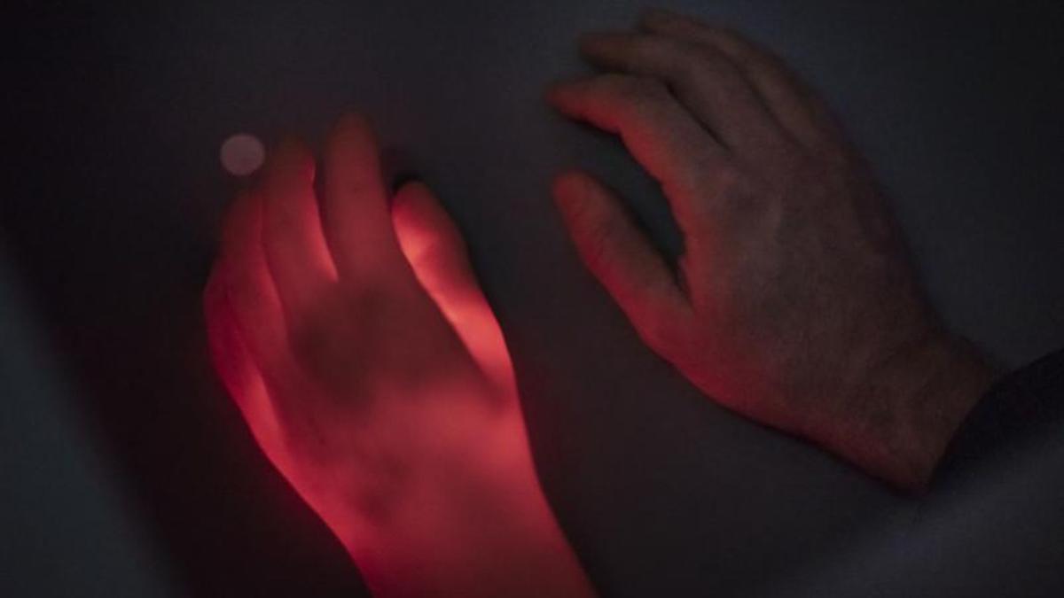 Ilusi Tangan Karet Turunkan Rasa Sakit, Terobosan Baru Pengelolaan Nyeri