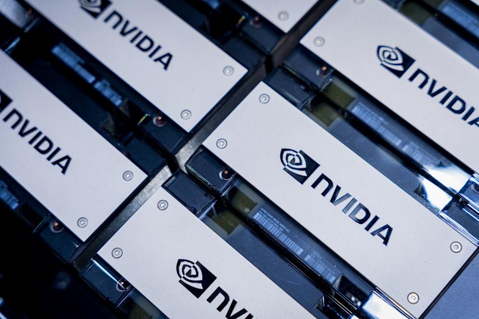 Penurunan Saham Teknologi Besar Memicu Tekanan Berat pada Pasar Saham 2025