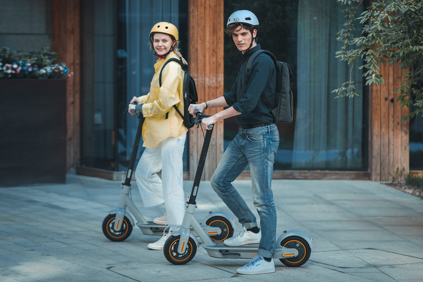 Segway Tarik Skuter Listrik Ninebot Max Karena Risiko Kecelakaan Lipat Setang